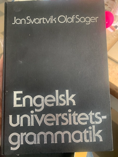 Engelsk Universitetsgrammatik; Jan Svartvik; 1989