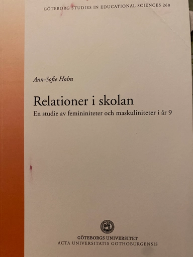 Relationer i skolan : en studie av femininiteter och maskuliniteter i år 9; Ann-Sofie Holm; 2008