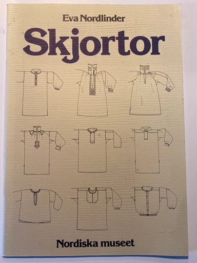 Skjortor : mönsterritningar av folkliga plagg ur Nordiska museets samlingar; Eva Nordlinder; 1979