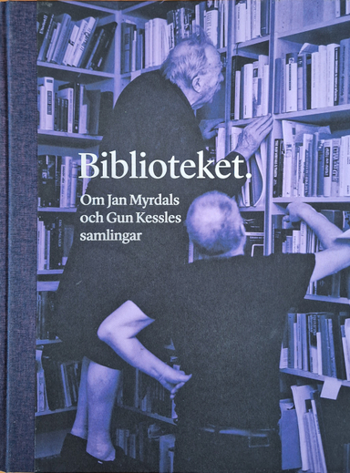 Biblioteket : om Jan Myrdals och Gun Kessles samlingar; Eva Aggeklint, Per Axelson, Stefan Arvidsson, Gunnela Björk, Anders Björnsson, Kjersti Bosdotter, André Brochu, David Brolin, Cecilia Cervin, Staffan Dahllöf, Eva Dahlman, Lasse Diding, Carl-Göran Ekerwald, Solveig Giambanco, Annika Hagström, Anton Honkonen, Hans Isaksson, Torsten Jurell, Peter Kadhammar, Jan-Anders Karlsson, Jan Käll, Sture Källberg, Benny Larsson, Anne Lidén, Kalle Lind, Lasse Litzén, Lennart Lundberg, Åsa Moberg, Jan Myrdal, Per Nygren, Carsten Palmaer, Björn Erik Rosin, Lill Sjöström, Per Arne Skansen, Sören Sommelius, Karin Z Sunvisson, Carl Henrik Svenstedt, Lars Vargö; 2023