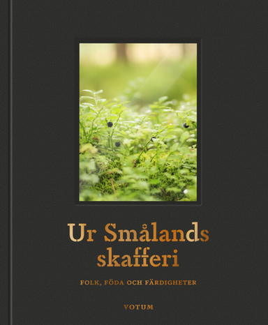 Ur Smålands skafferi : folk, föda och färdigheter; Birgit Carlstén, Cecilia Davidsson, Peter Aronsson, Ulf Beijbom, Katarina Dunér, Stefan Edman, Lars-Åke Engblon, Jan-Olof Johansson, Lennart Johansson, Erika Lagerbielke, Erik Lindfelt, Ingrid Nettervik, Fredrik Sjöberg, Anders Wejryd, Odd Zschiedrich; 2018