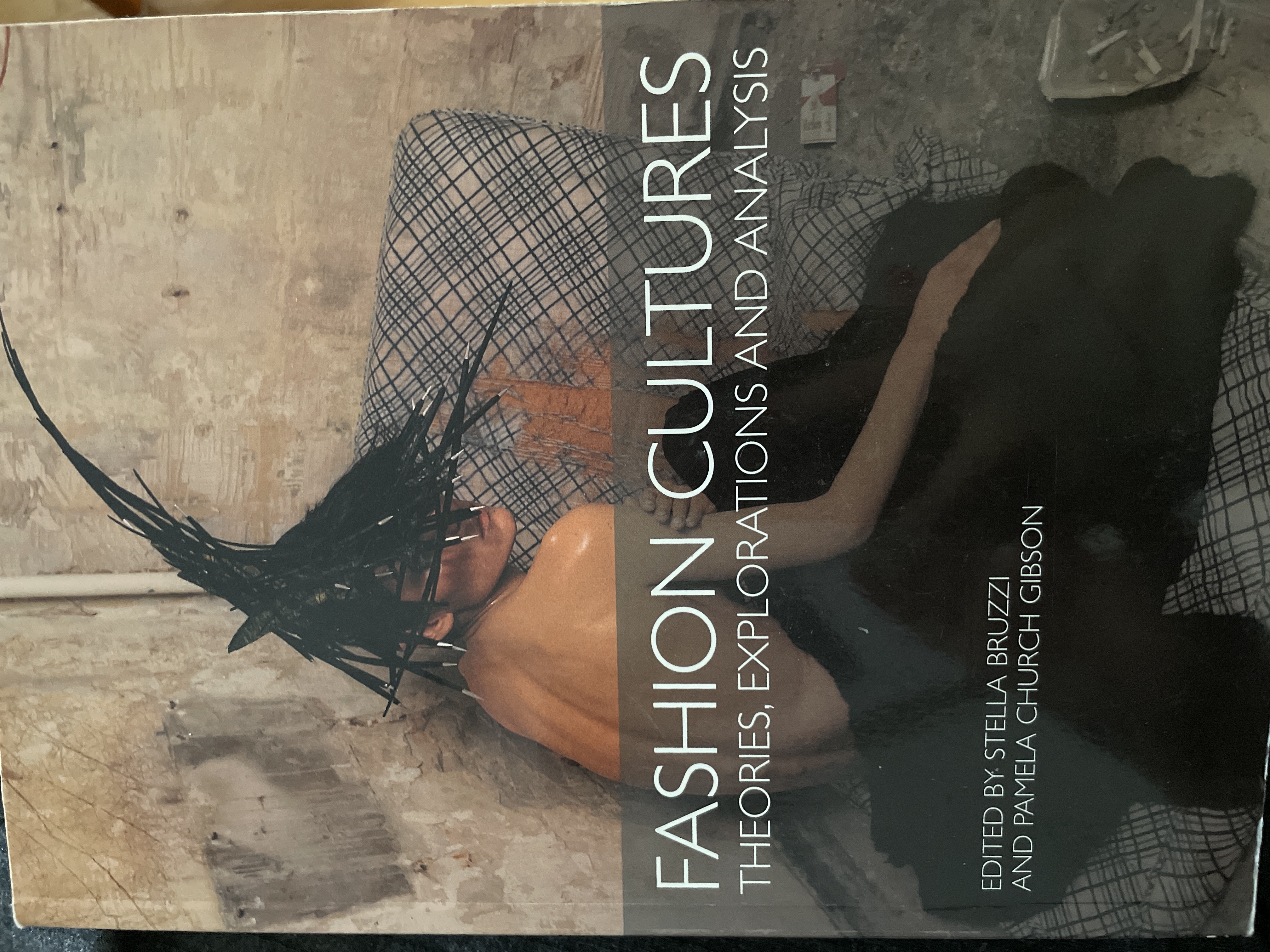 Fashion Cultures; Stella Bruzzi, Pamela Church Gibson; 2000