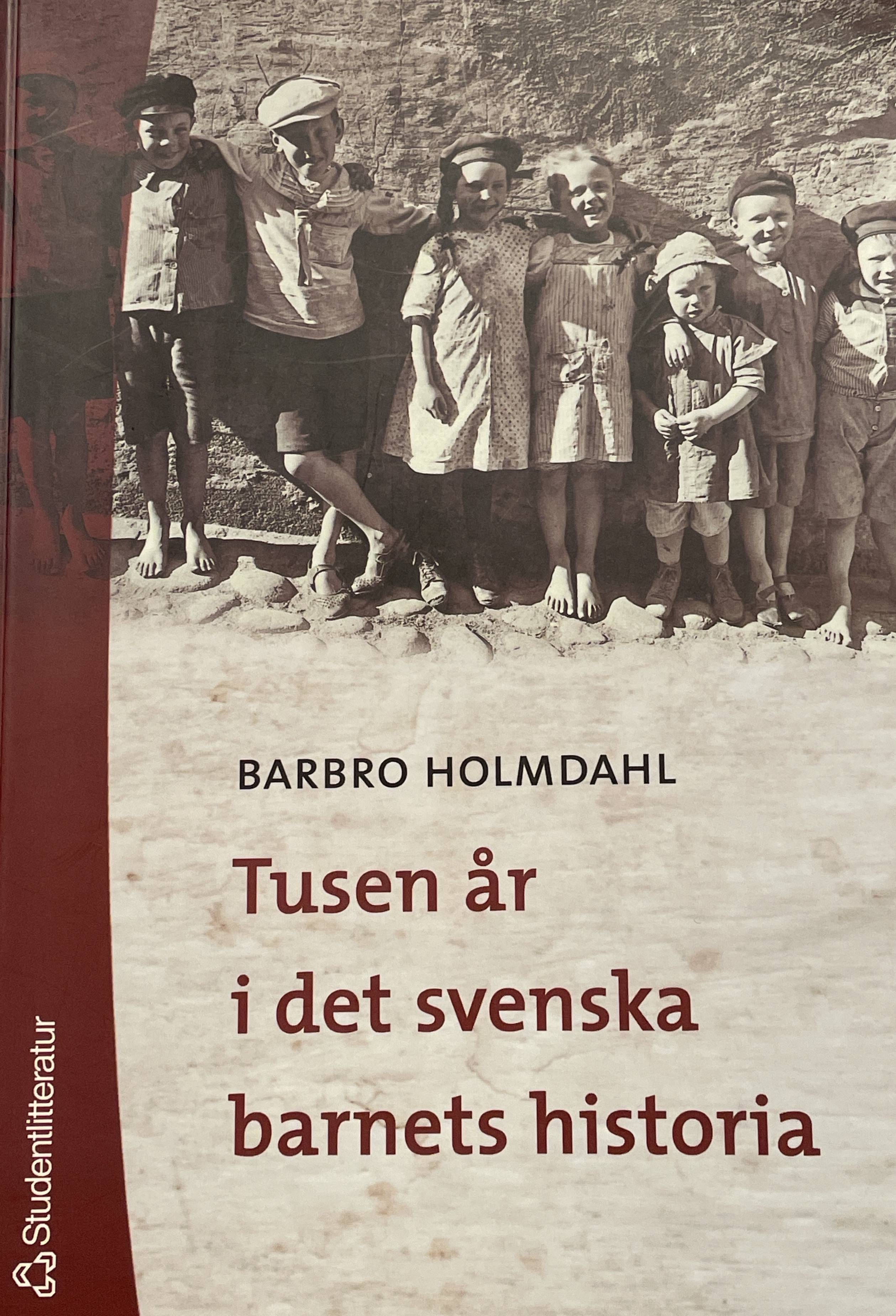Tusen år i det svenska barnets historia; Barbro Holmdahl; 2000