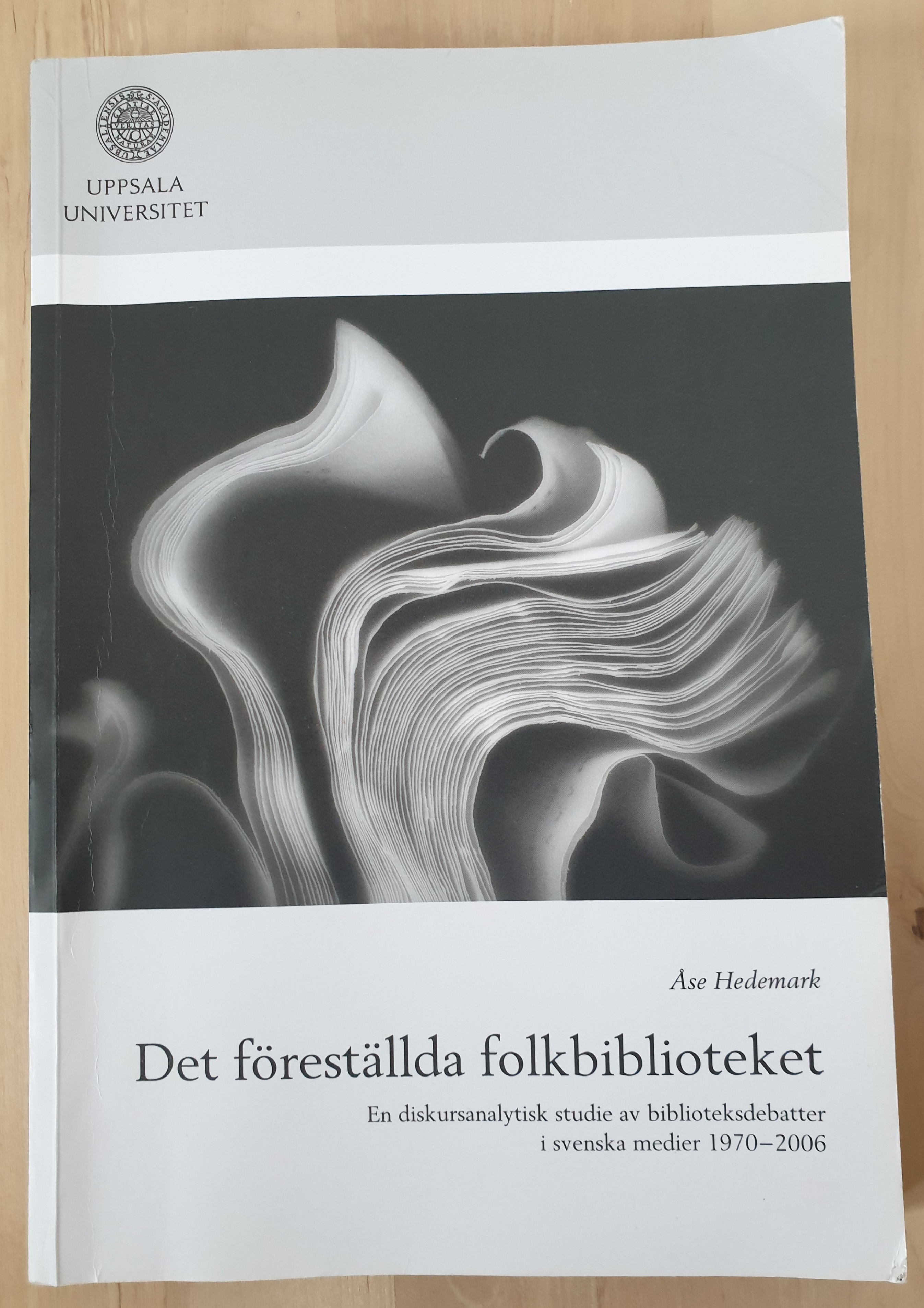 Det föreställda folkbiblioteket : en diskursanalytisk studie av biblioteksdebatter i svenska medier 1970-2006; Åse Hedemark; 2009