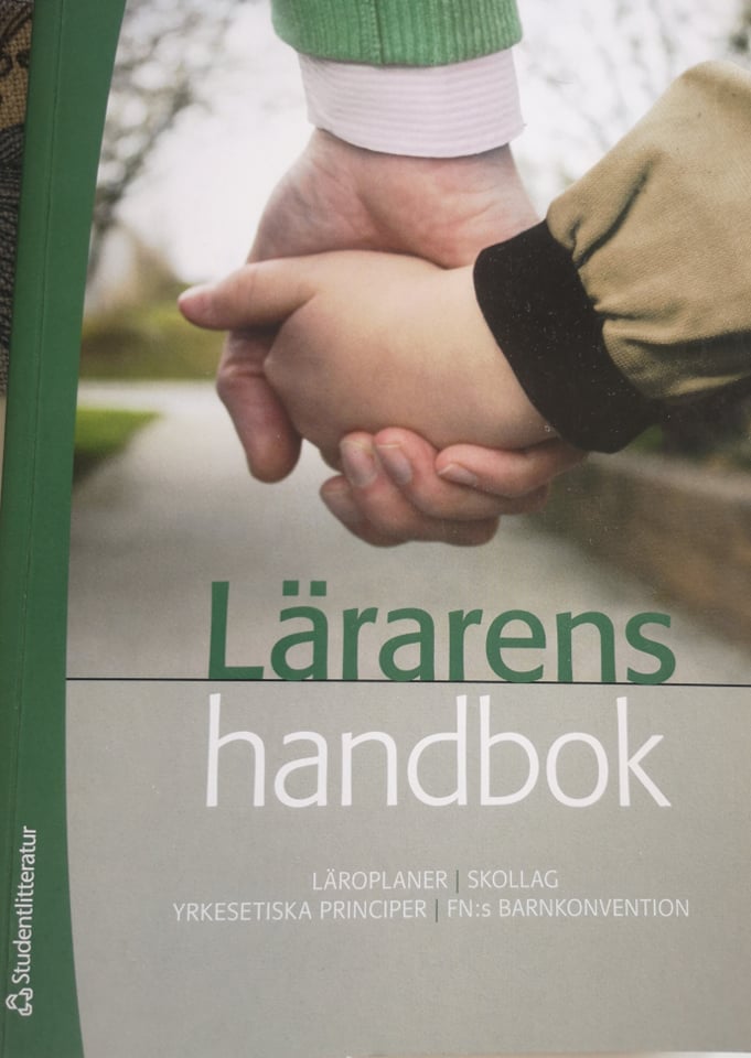 Lärarens handbok: läroplaner, skollag, yrkesetiska principer, FN:s barnkonvention; Lärarförbundet; 2008